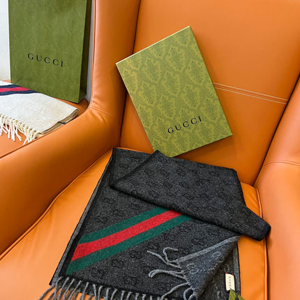 GUCCI 25S SCARF 190 IN WOOL 636371
