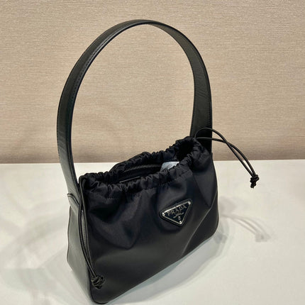 SMALL DRAWSTRING BAG 23 IN BLACK RE-NYLON