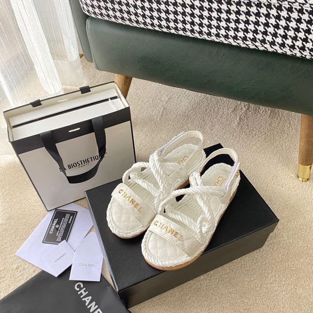 CC QUILTED SANDALS IN WHITE CALFSKIN