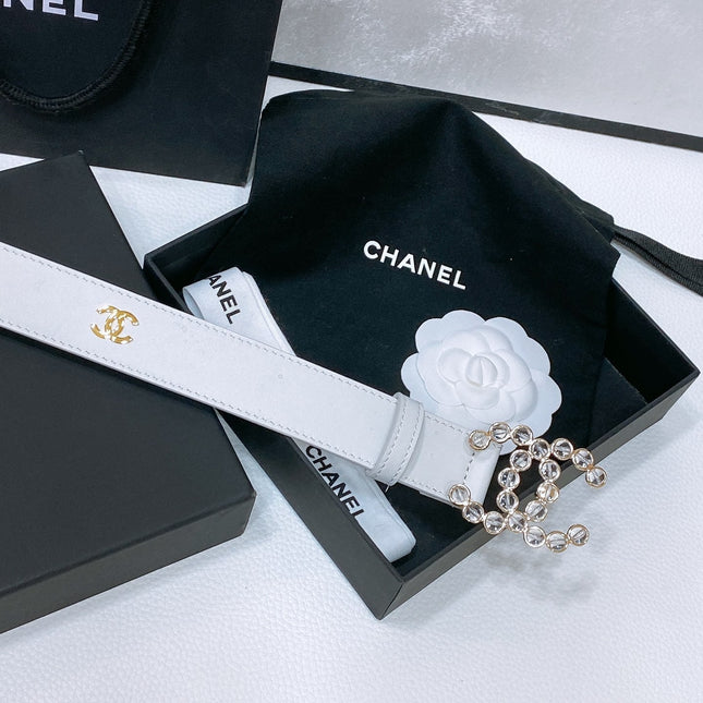 CC BELT 30 MM IN WHITE CALFSKIN PEARL LOGO WITH GOLD HARDWARE