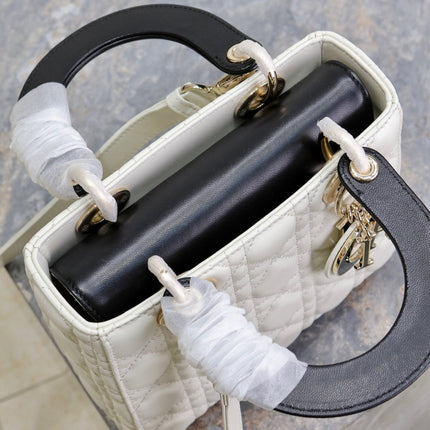 LADY BAG 20 IN WHITE QUILTED MACROCANNAGE CALFSKIN BLACK STRAP