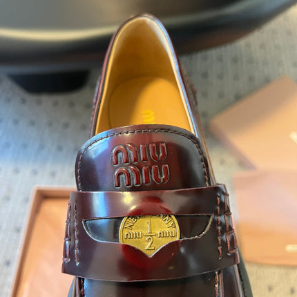 MIUMIU 26S PENNY LOAFERS IN BURGUNDY BROWN SHINY CALFSKIN