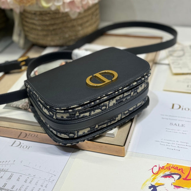 SMALL 19 MONTAIGNE AVENUE TOP HANDLE BAG BLUE DIOR OBLIQUE JACQUARD AND BLACK SMOOTH CALFSKIN
