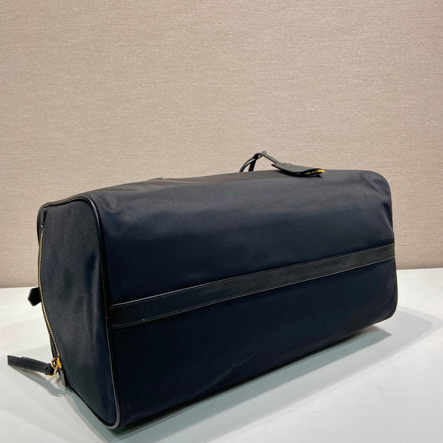 TRAVEL BAG 40 IN BLACK WATERPROOF FABRIC GOLD PADLOCK