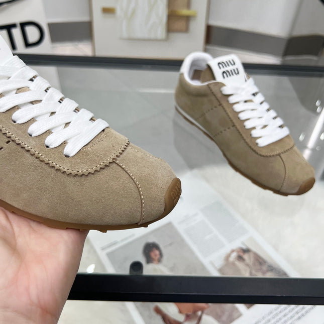MIUMIU 26S SNEAKERS IN LIGHT BROWN SUEDE
