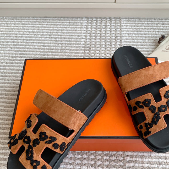 HM 26S CHYPRE SANDALS IN CARAMEL BROWN SUEDE WITH EMBROIDERED PATTERN STRAP