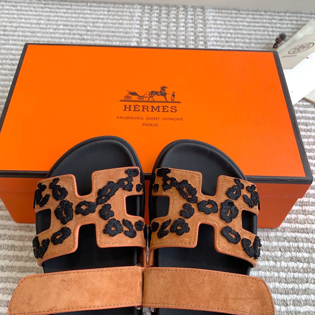 HM 26S CHYPRE SANDALS IN CARAMEL BROWN SUEDE WITH EMBROIDERED PATTERN STRAP
