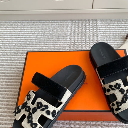 HM 26S CHYPRE SANDALS IN WHITE MIX BLACK SUEDE WITH EMBROIDERED PATTERN STRAP