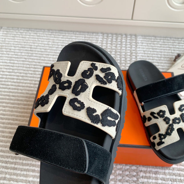 HM 26S CHYPRE SANDALS IN WHITE MIX BLACK SUEDE WITH EMBROIDERED PATTERN STRAP