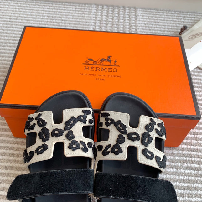 HM 26S CHYPRE SANDALS IN WHITE MIX BLACK SUEDE WITH EMBROIDERED PATTERN STRAP