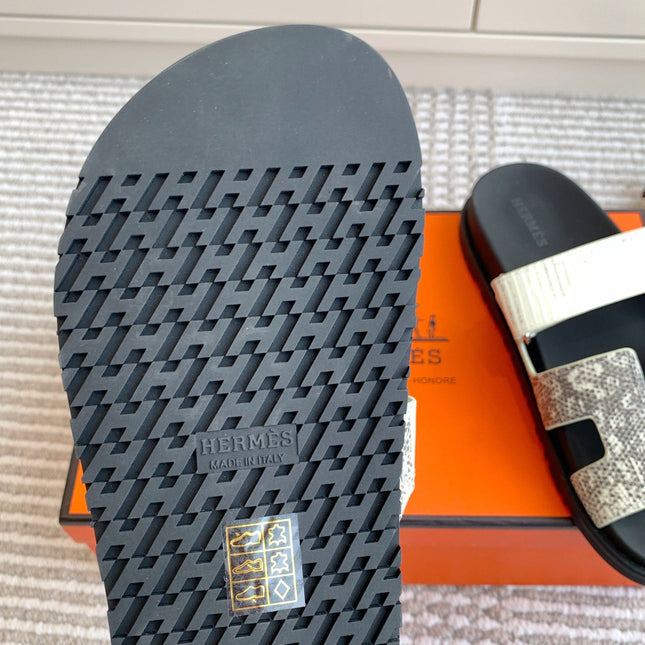 HM 26S CHYPRE SANDALS IN IVORY WHITE CALFSKIN WITH PRINTED CALFSKIN STRAP