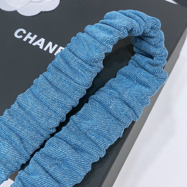 DOUBLE C ELASTIC BELT 30MM IN BLUE DENIM WITH GOLD BUCKLE AND SIDE RHINESTONE DETAILING