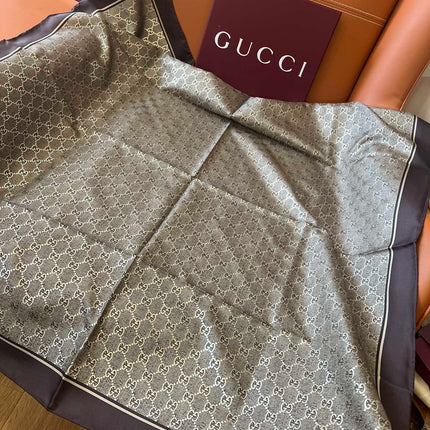 GUCCI 26S SCARF 90 IN SILK 816288