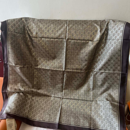 GUCCI 26S SCARF 90 IN SILK 816288