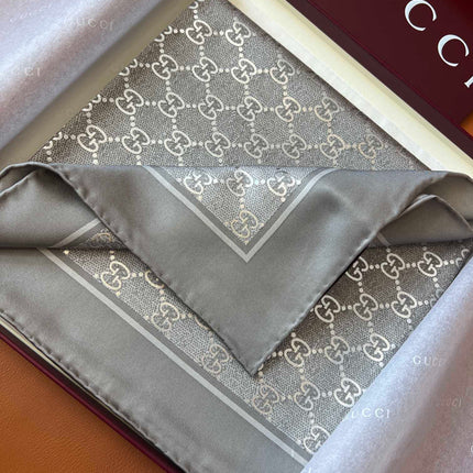 GUCCI 26S SCARF 90 IN SILK 816290