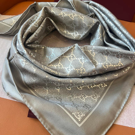 GUCCI 25S SCARF 90 IN SILK 697668