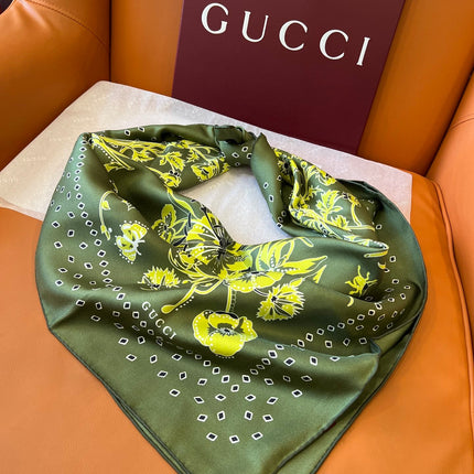 GUCCI 26S SCARF 90 IN SILK 816292