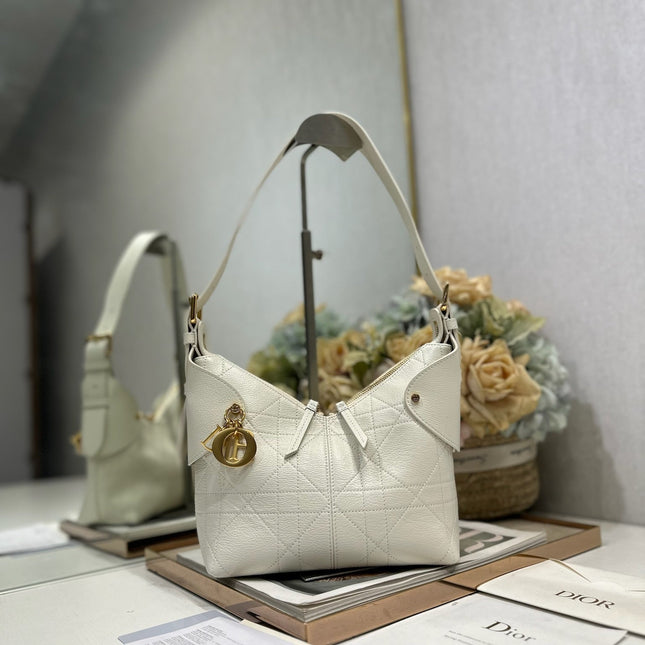 DIOR 26S VOYAGE BAG 22 IN CREAM WHITE CALFSKIN