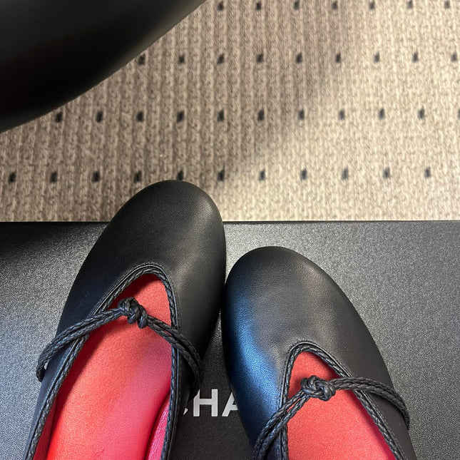 BOTTEGA VENETA 26S FLAT MULES IN BLACK LAMBSKIN