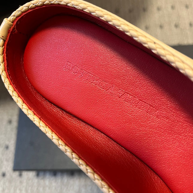 BOTTEGA VENETA 26S FLAT MULES IN BEIGE LAMBSKIN