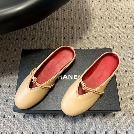 BOTTEGA VENETA 26S FLAT MULES IN BEIGE LAMBSKIN
