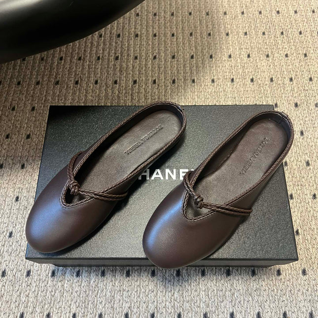 BOTTEGA VENETA 26S FLAT MULES IN DARK BROWN LAMBSKIN