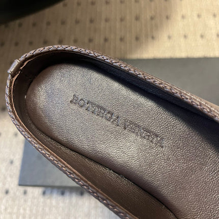 BOTTEGA VENETA 26S FLAT MULES IN DARK BROWN LAMBSKIN