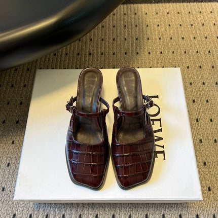LOEWE 26S ONDA MULE 45MM IN WINE RED EMBOSSED CROCODILE CALFSKIN