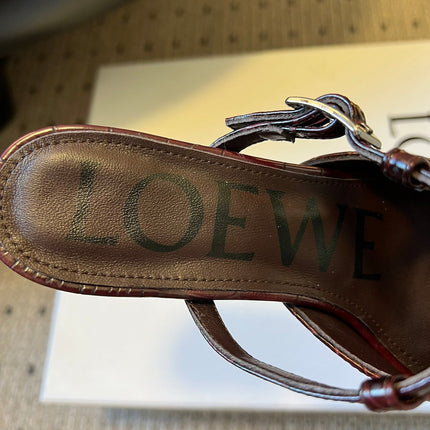 LOEWE 26S ONDA MULE 45MM IN WINE RED EMBOSSED CROCODILE CALFSKIN