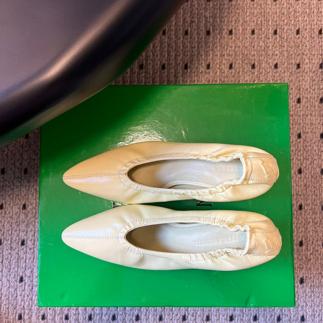 BOTTEGA VENETA 26S HIGH HEELS 40 MM IN CREAM WHITE CALFSKIN