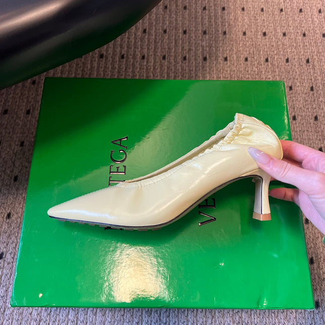 BOTTEGA VENETA 26S HIGH HEELS 40 MM IN CREAM WHITE CALFSKIN