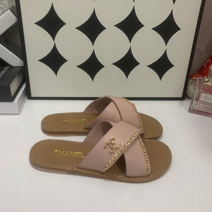 CHANEL 26S SANDALS IN TAUPE PINK CALFSKIN WITH DOUBLE C CHAIN DETAIL
