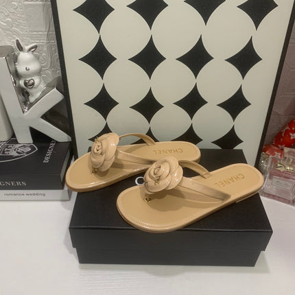 CHANEL 26S THONG SANDALS IN BEIGE LAMBSKIN WITH FLORAL