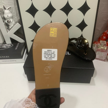 CHANEL 26S THONG SANDALS IN BLACK LAMBSKIN WITH FLORAL