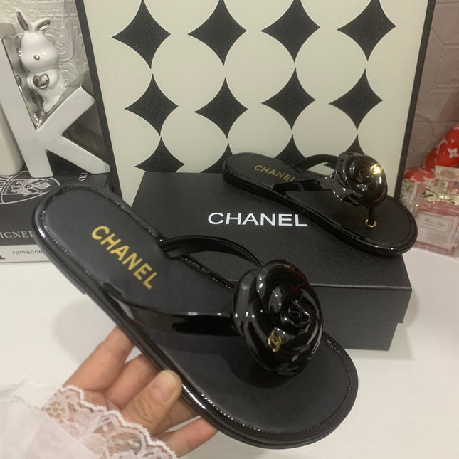 CHANEL 26S THONG SANDALS IN BLACK LAMBSKIN WITH FLORAL