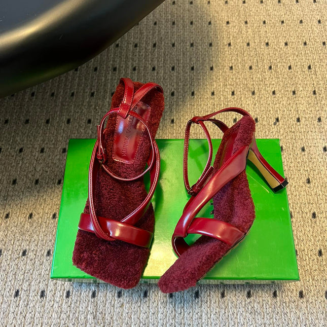 BOTTEGA VENETA 26S SQUARE-TOE HIGH-HEEL SANDALS 90 MM IN RED LAMBSKIN AND WOOL