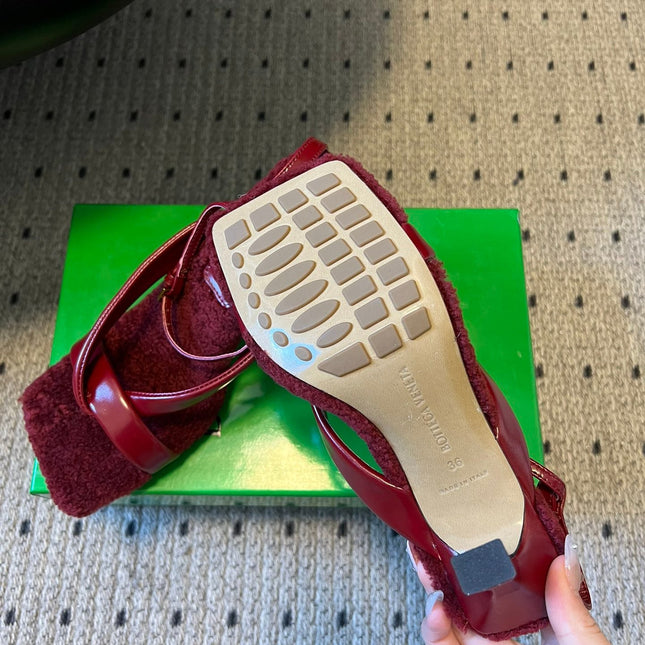 BOTTEGA VENETA 26S SQUARE-TOE HIGH-HEEL SANDALS 90 MM IN RED LAMBSKIN AND WOOL