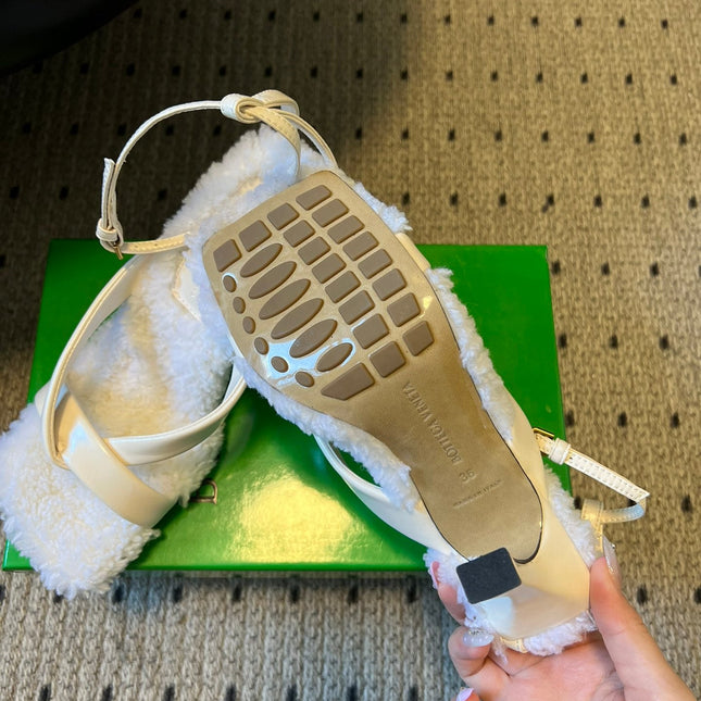 BOTTEGA VENETA 26S SQUARE-TOE HIGH-HEEL SANDALS 90 MM IN WHITE LAMBSKIN AND WOOL