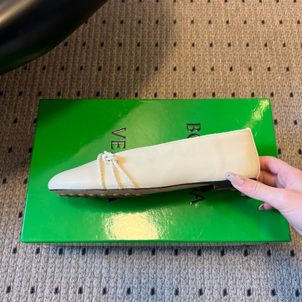 BOTTEGA VENETA 26S ESPADRILLE BALLET FLATS IN WHITE LAMBSKIN
