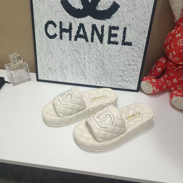 CHANEL 26S QUILTED SLIDE SANDALS IN WHITE CALFSKIN