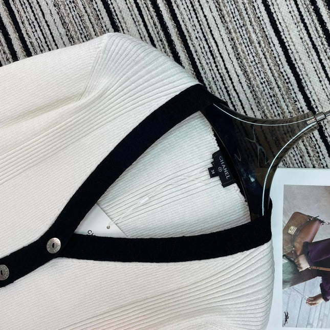 CHANEL 26S CARDIGAN 909