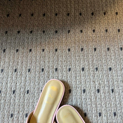 DIOR 26S OBLIQUE BOW MULE IN LIGHT PINK CALFSKIN
