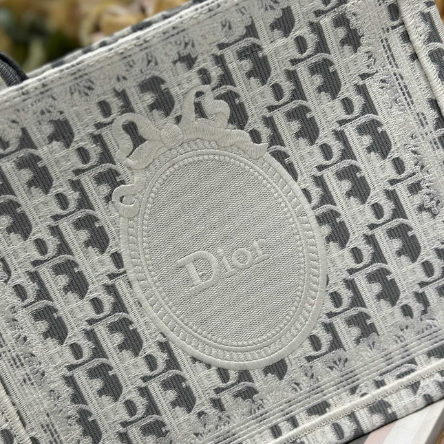 DIOR 26S BOOK TOTE BAG 26 IN GREY AND WHITE OBLIQUE JACQUARD