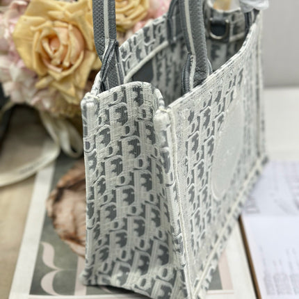 DIOR 26S BOOK TOTE BAG 26 IN GREY AND WHITE OBLIQUE JACQUARD