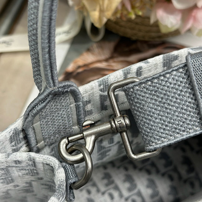 DIOR 26S BOOK TOTE BAG 26 IN GREY AND WHITE OBLIQUE JACQUARD