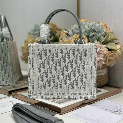 DIOR 26S BOOK TOTE BAG 26 IN GREY AND WHITE OBLIQUE JACQUARD