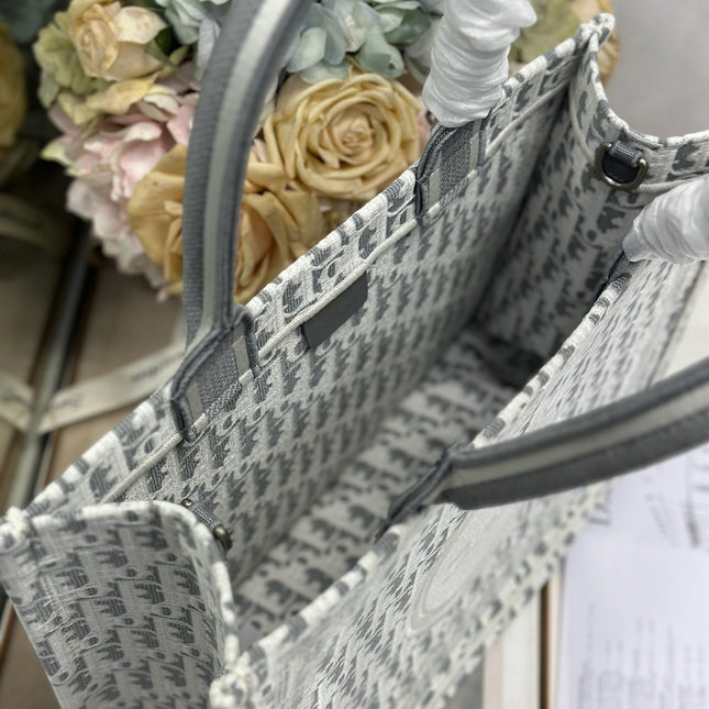 DIOR 26S BOOK TOTE BAG 36 IN GREY AND WHITE OBLIQUE JACQUARD