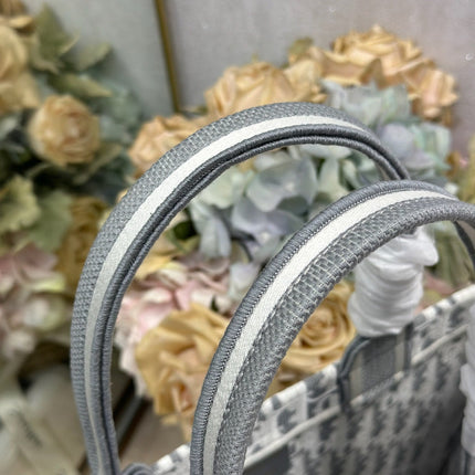 DIOR 26S BOOK TOTE BAG 36 IN GREY AND WHITE OBLIQUE JACQUARD
