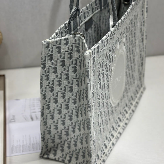DIOR 26S BOOK TOTE BAG 42 IN GREY AND WHITE OBLIQUE JACQUARD