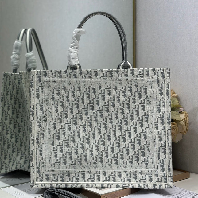 DIOR 26S BOOK TOTE BAG 42 IN GREY AND WHITE OBLIQUE JACQUARD